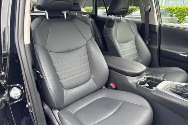 Toyota RAV4 (2022) thumbnail 6