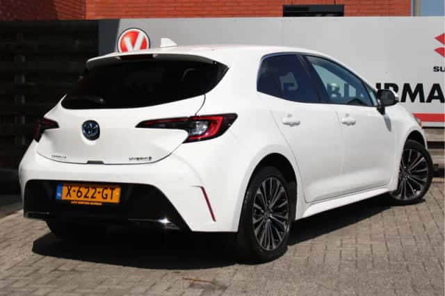 Toyota Corolla (2023) thumbnail 2