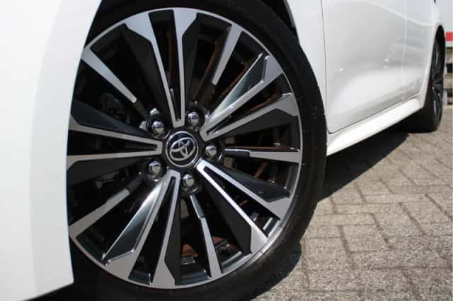 Toyota Corolla (2023) thumbnail 3