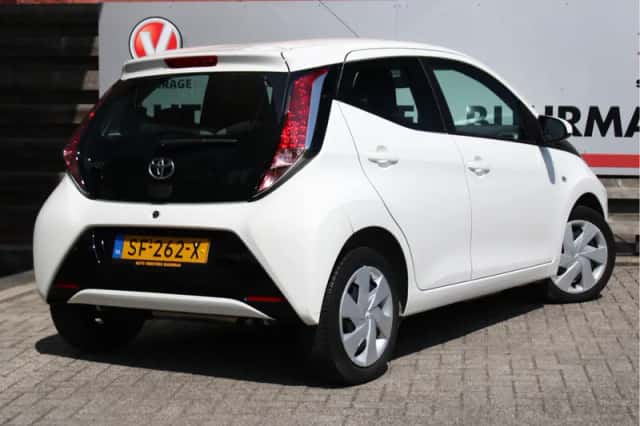 Toyota Aygo (2018) thumbnail 2