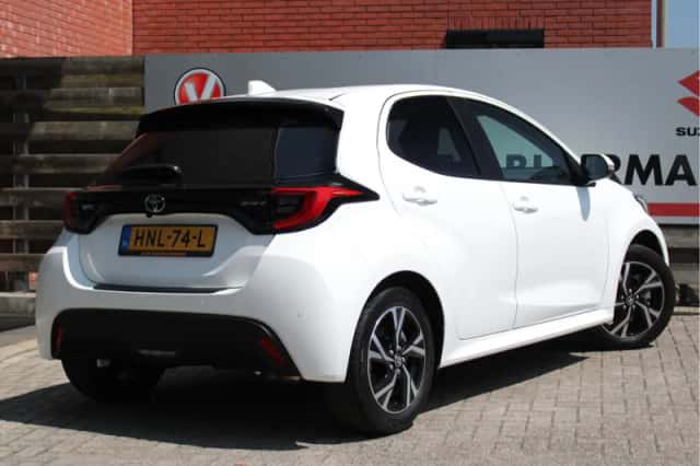 Toyota Yaris (2025) thumbnail 2