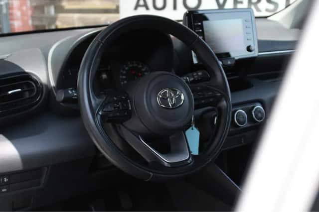 Toyota Yaris (2021) thumbnail 5