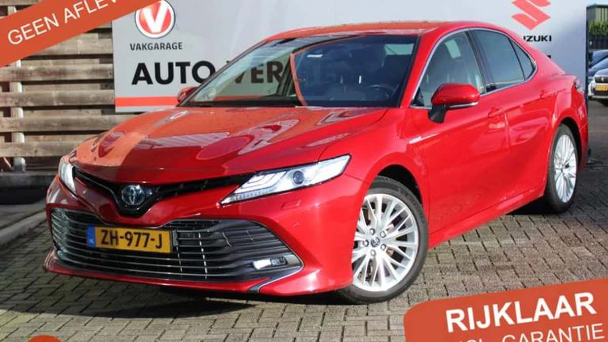 Toyota Camry (2019) — foto 1