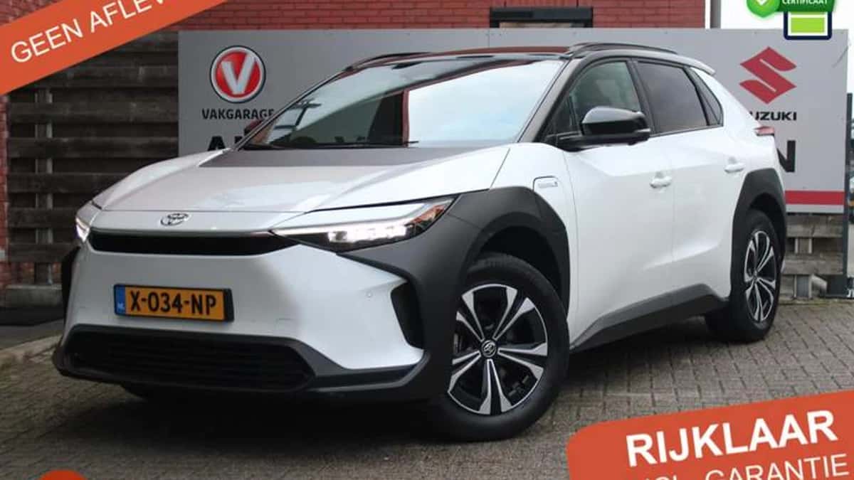 Toyota bZ4X (2023) — foto 1
