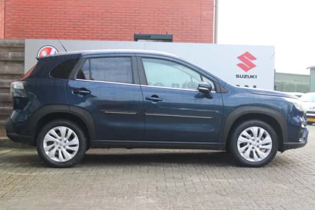 Suzuki S-Cross (2023) thumbnail 6