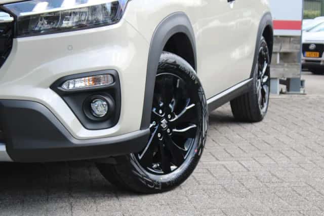 Suzuki S-Cross (2026) thumbnail 2
