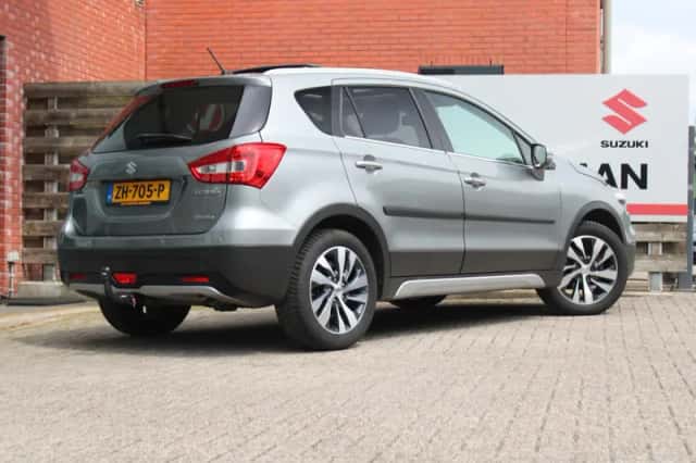 Suzuki S-Cross (2019) thumbnail 3
