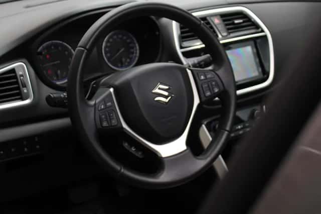 Suzuki S-Cross (2019) thumbnail 5