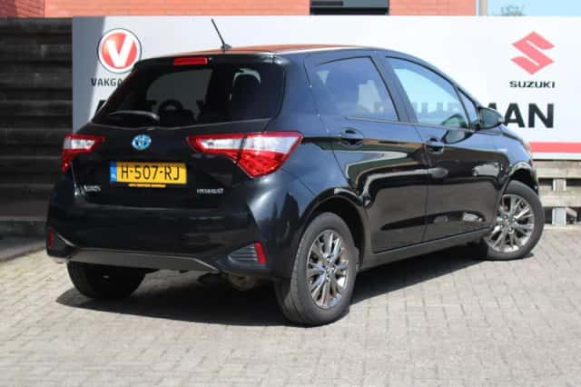 Toyota Yaris (2020) thumbnail 2