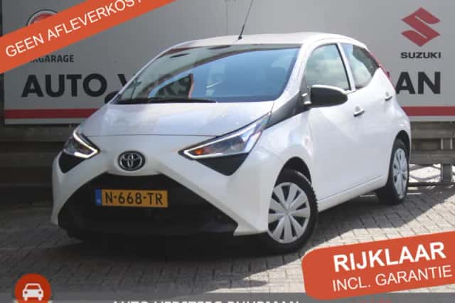 Toyota Aygo (2022) thumbnail 1