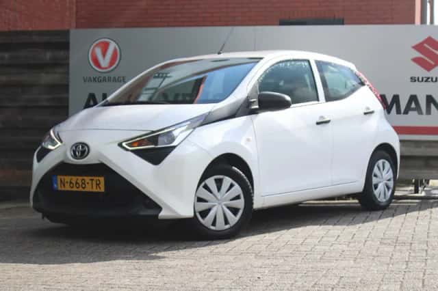 Toyota Aygo (2022) thumbnail 2