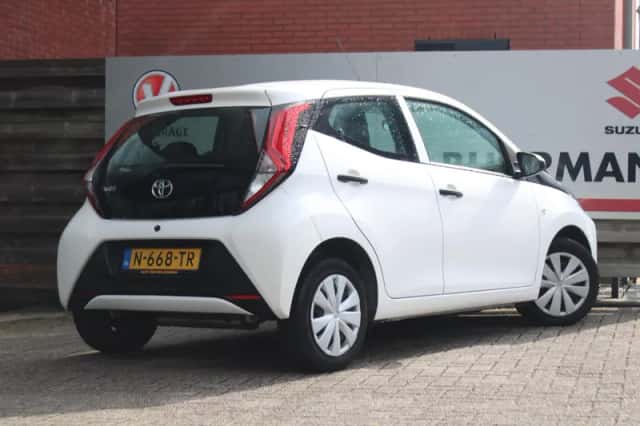 Toyota Aygo (2022) thumbnail 3