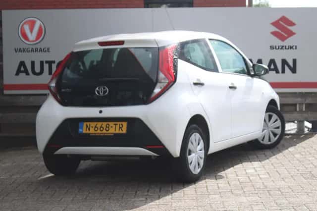 Toyota Aygo (2022) thumbnail 6