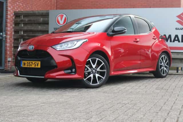 Toyota Yaris (2022) thumbnail 2