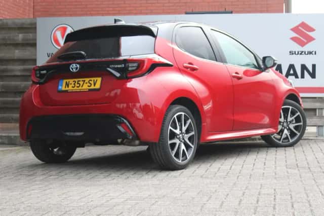 Toyota Yaris (2022) thumbnail 3