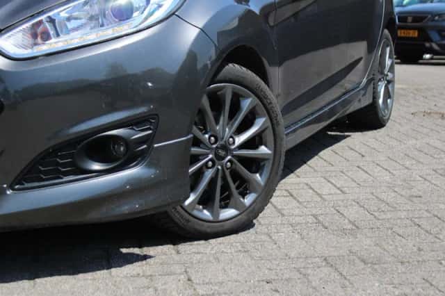Ford Fiesta (2017) thumbnail 3