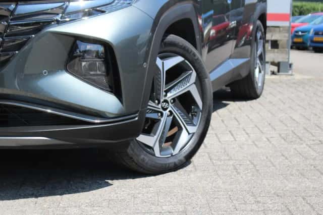 Hyundai Tucson (2024) thumbnail 3