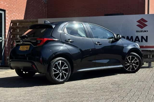 Toyota Yaris (2020) thumbnail 3
