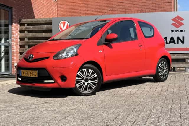 Toyota Aygo (2012) thumbnail 2