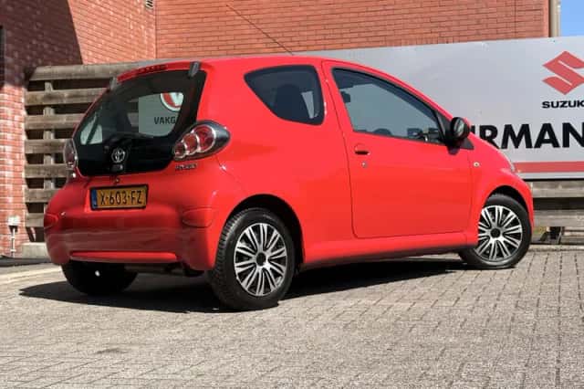 Toyota Aygo (2012) thumbnail 3