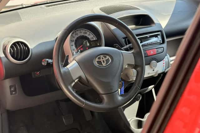 Toyota Aygo (2012) thumbnail 5