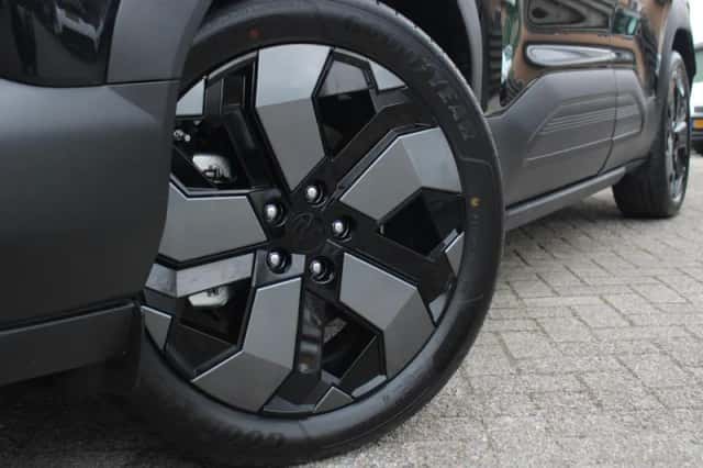 Suzuki e-Vitara (2026) thumbnail 3