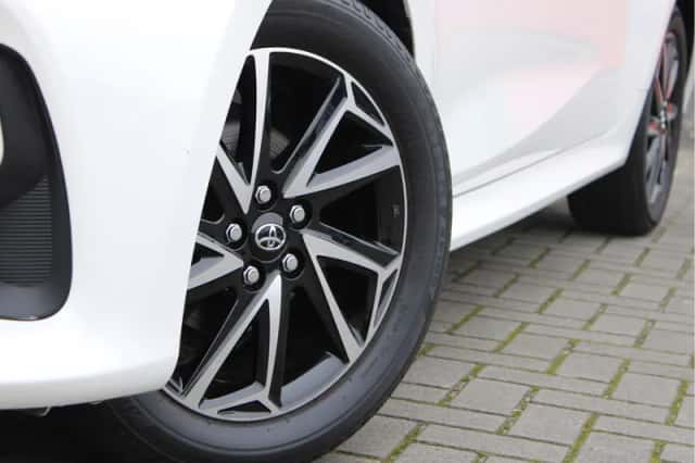 Toyota Yaris (2022) thumbnail 2
