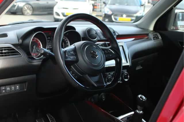 Suzuki Swift (2021) thumbnail 5