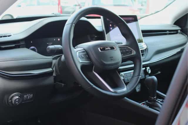 Jeep Compass (2024) thumbnail 5