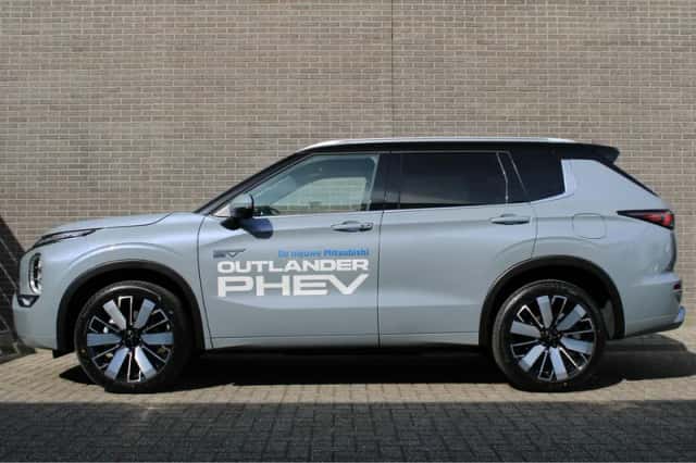 Mitsubishi Outlander (2025) thumbnail 3