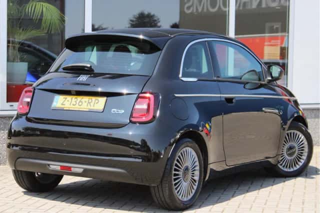 Fiat 500 (2024) thumbnail 3