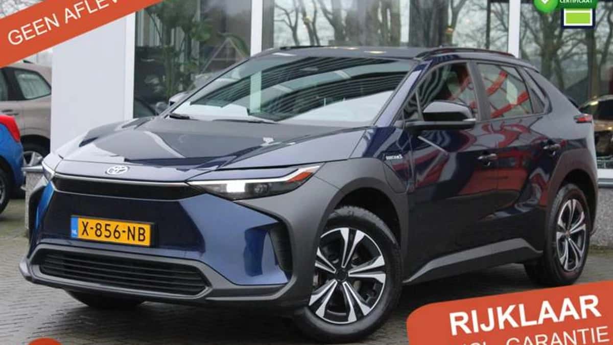 Toyota bZ4X (2024) — foto 1
