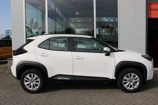 Toyota Yaris Cross (2023) thumbnail 3