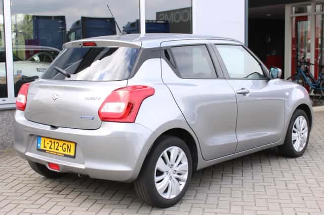 Suzuki Swift (2021) thumbnail 3