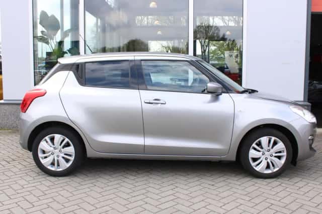 Suzuki Swift (2021) thumbnail 4