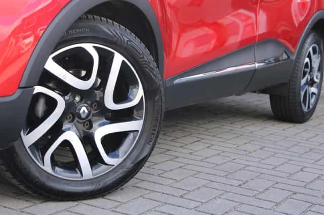 Renault Captur (2016) thumbnail 2