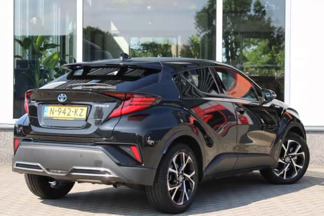Toyota C-HR (2021) thumbnail 3