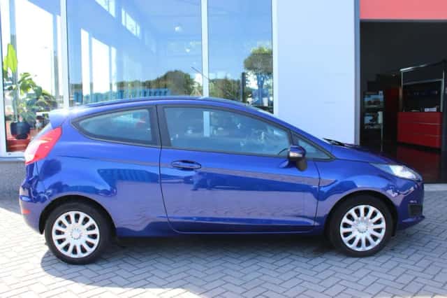 Ford Fiesta (2014) thumbnail 3