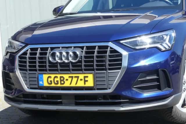 Audi Q3 (2021) thumbnail 3
