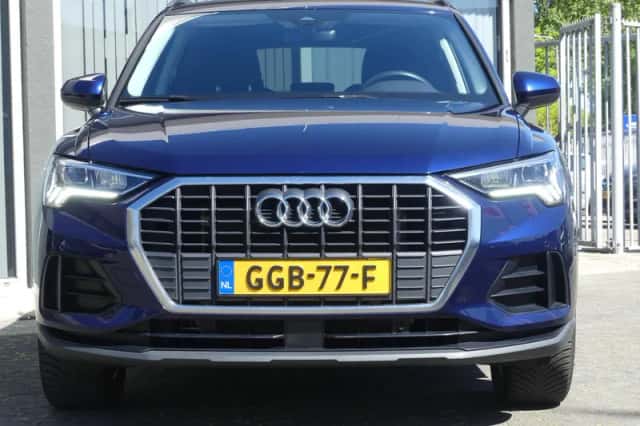 Audi Q3 (2021) thumbnail 5