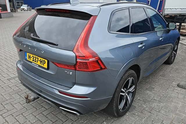 Volvo XC60 (2019) thumbnail 2