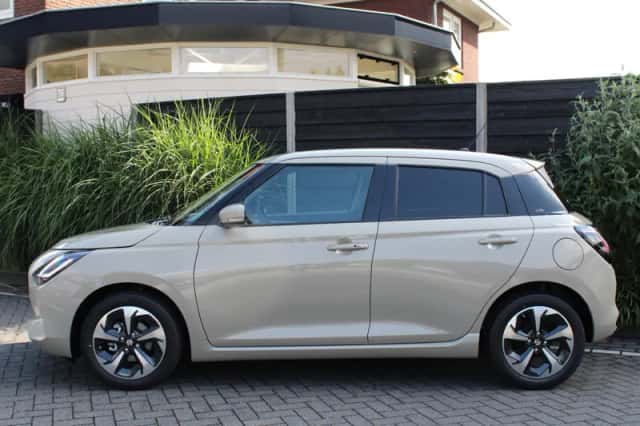 Suzuki Swift (2024) thumbnail 3