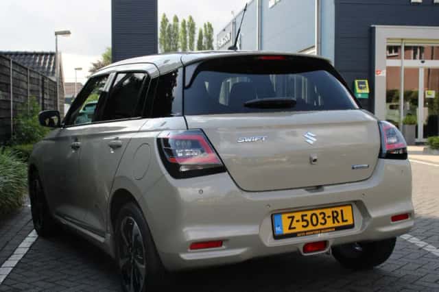 Suzuki Swift (2024) thumbnail 4