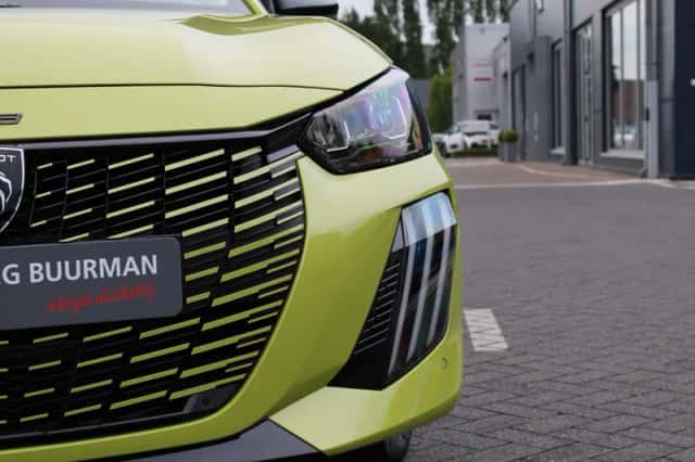 Peugeot 208 (2024) thumbnail 3