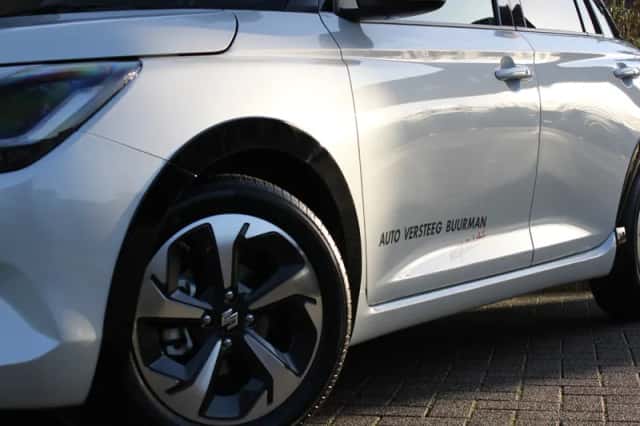 Suzuki Swift (2025) thumbnail 3