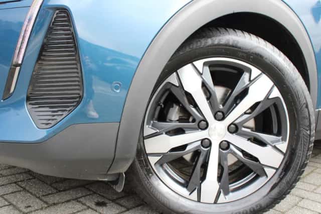 Peugeot 3008 (2021) thumbnail 2