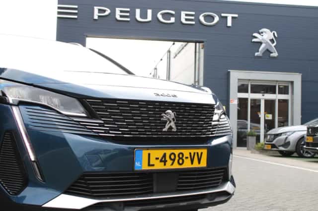 Peugeot 3008 (2021) thumbnail 3