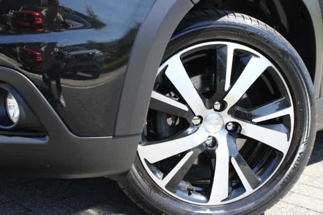 Peugeot 2008 (2019) thumbnail 2