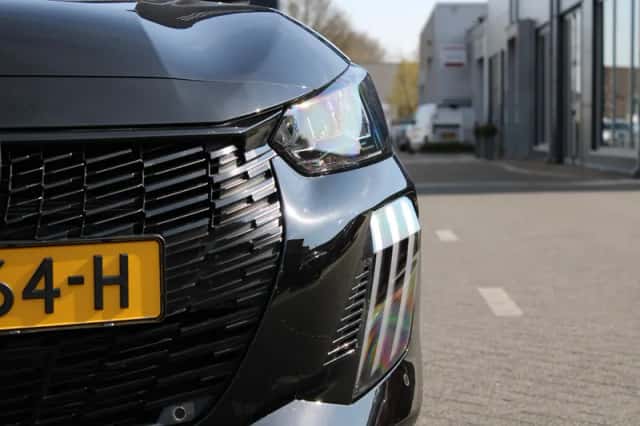 Peugeot 208 (2024) thumbnail 3