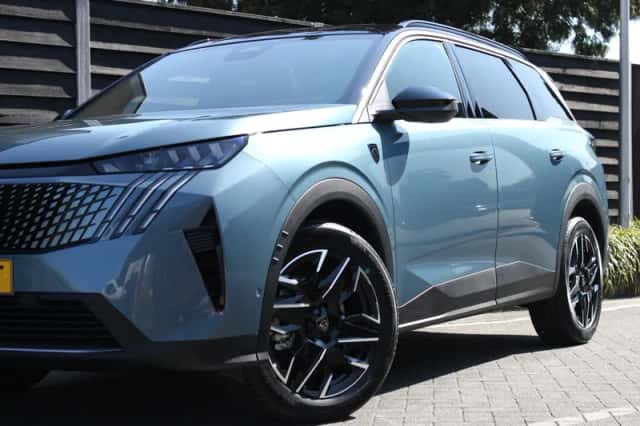 Peugeot 5008 (2025) thumbnail 2